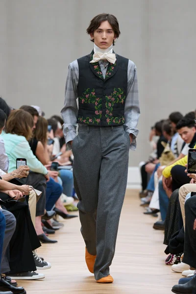 Look 12